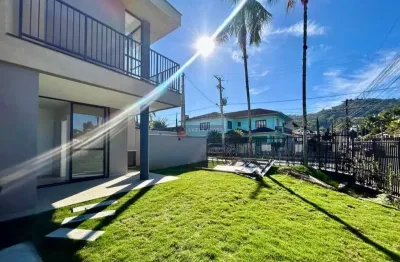 Sobrado geminado de esquina à venda no bairro Bom Retiro - Joinville - SC. 111,51m2  privativos; 110m2 de área externa.  2 suítes; Espaço office;