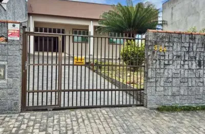 Casa à venda no bairro petrópolis, joinville - sc 142 m2 averbada 1 suíte + 1 dormitório; 2 banheiros + 1 lavabo;