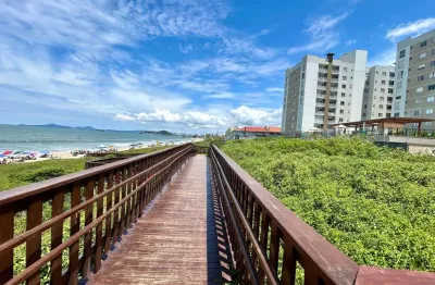 Apartamento mobiliado e decorado, pé na areia à venda em Home Club, Itajuba - Barra Velha - SC. 2 dormitórios 1 banheiro; sacada com churrasqueira com