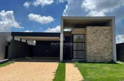 Casa térrea 204,73m² com 3 suítes, escritório e piscina em condomínio alto do castelo.