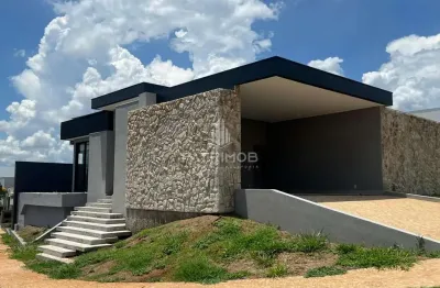 Casa térrea 229m² c/ 3 suítes, escritório e piscina - condomínio alto do castelo.