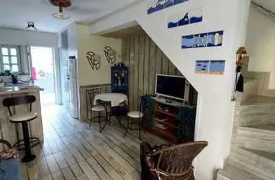 Sobrados a venda, mobiliado com acabamento de primeira. perto a praia, maranduba