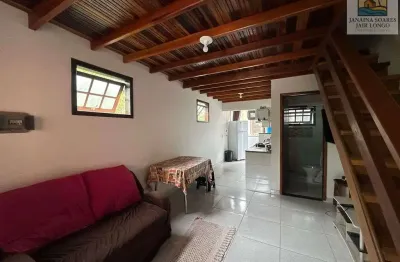 Apartamento com mezanino amplo dormitório, condomínio completo- perto da praia