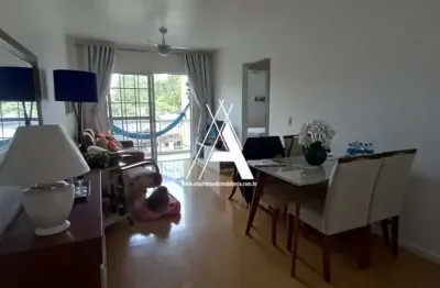 Apartamento com excelente localização, na várzea, com 2 quartos e varanda.