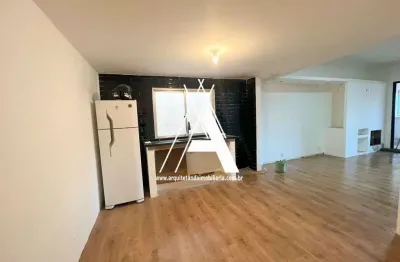 Cobertura a reformar em agriões (próximo à prefeitura), com 92m2.