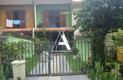 Charmosa casa 3 quartos em condomínio cercado pela natureza 15 minutos do centro