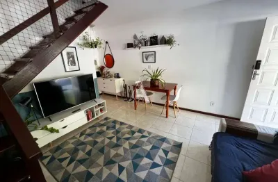 Casa em condomínio fechado: 2 quartos, 2 banheiros, varanda telada, área gourmet