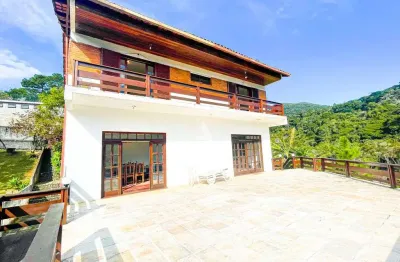 Casa com 4 quartos e lazer de clube em condomínio – teresópolis/rj