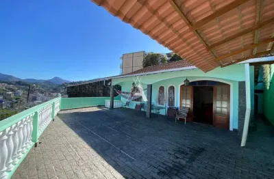 Casa à venda na fazendinha – ampla, aconchegante e com vista incrível!
