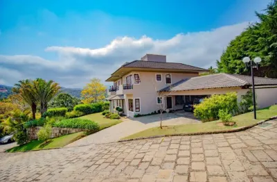 Casa em condomínio, com 5 quartos, piscina com 430m² no golf.