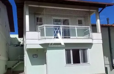 Linda casa em condomínio fechado. 4 quartos (1 suíte c/varanda). 2 vagas. lazer!
