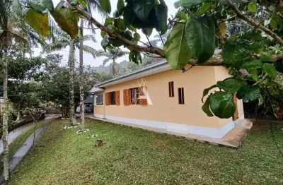 Casa à venda com 2 quartos, 1 banheiro, 5 vagas e 100m² por r$ 690.000
