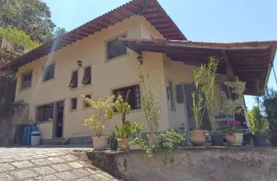 Linda casa, com 4 quartos, em condomínio de alto padrão e lazer super completo!