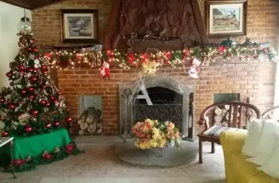 Que tal comprar 3 casas pelo preço de 1 ... próximo a feirinha do alto