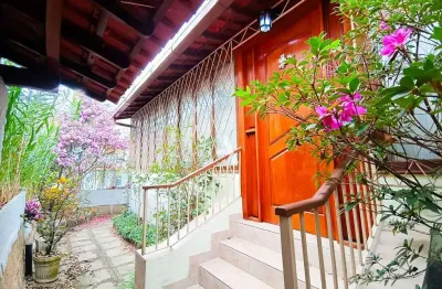 Casa linear com 3 suítes no centro – ideal para morar ou empreender!