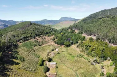 Linda fazenda em duas barras, muita água de nascente e lago. ótima para plantio!