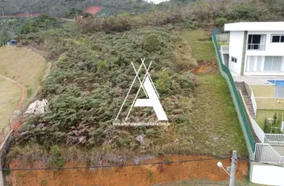 Lote semi-plano em condomínio com infraestrutura completa