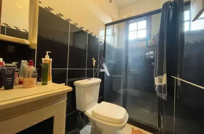 Casa de condomínio à venda com 3 quartos, 5 banheiros, 3 vagas por r$ 699.000