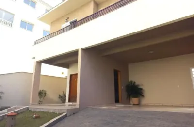 Casa com 4 quartos à venda no jardim elvira dias, poços de caldas , 245 m2 por r$ 880.000