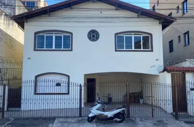 Casa com 5 quartos à venda no jardim cascatinha, poços de caldas , 256 m2 por r$ 800.000