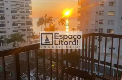 Belíssimo apartamento reformado, a 50 metros da praia de martim de sá