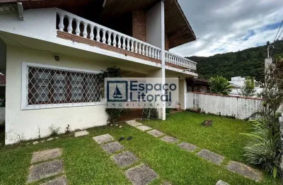 Belíssimo sobrado à venda a apenas 100 metros da praia da tabatinga, caraguatatuba, sp