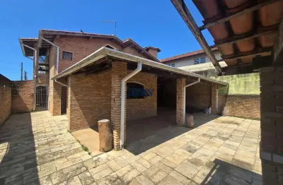 EXCELENTE OPORTUNIDADE DE IMÓVEL LOCALIZADO PRÓXIMO Á PRAIA NO BAIRRO MARTIM DE SÁ EM CARAGUATATUBA!  Sobrado e casa Térrea  / Residencial /