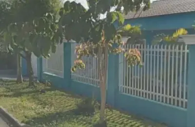 Excelente residência em região central de fazenda rio grande com mais 1 kitinete 04 dormitórios(sendo 1 suite)