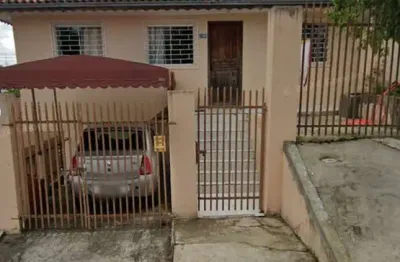 Ótima casa em localização privilegiada no bairro iguaçú em araucária. 02 quartos  sala para dois ambientes cozinha banheiro área de serviço. garagem coberta para 2 carros