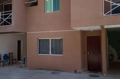 Lindo Sobrado em pequeno condomínio com 6 sobrados com 110m². 3 quartos, sendo 1 suíte ampla com sacada