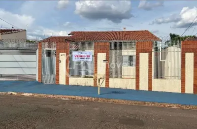 Impecável casa à venda na vila taquarussu, campo grande-ms: 3 quartos, 1 suíte, 3 salas, 2 banheiros, 15 vagas, 190m².
