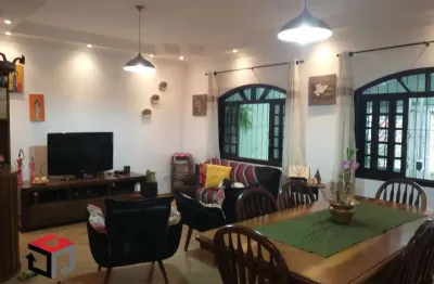 Sobrado com 4 dormitórios, sendo 1 suite master no bairro jordanópolis