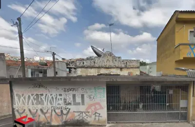 Área total: 532,30 m² - 2 terrenos 1 com 250 m² e outro com 282,30 m².
