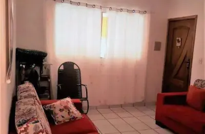 Casa térrea com 02 dormitórios amplos, 02 vagas e edícula