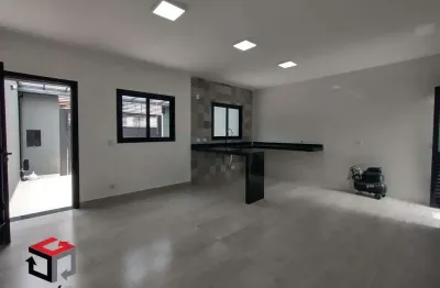 Casa térrea com 2 suítes, 2 vagas de garagem no bairro taboão