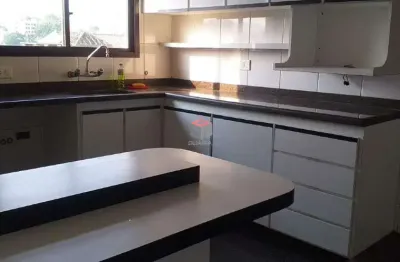 Sobrado vago com 4 quartos, suítes, 5 vagas, quintal com churrasqueira!