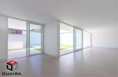 Excelente sobrado novo de alto padrão em condomínio fechado no brooklin.