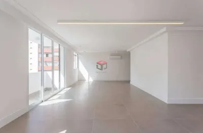 Apartamento com 3 suítes grandes sendo a master com mega closet no jardim paulisata 258m2