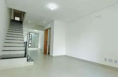 Sobrado residencial 4 dormitórios em chácara inglesa com 170m²