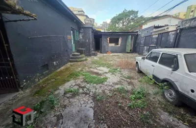Terreno plano com 354m2, com construcao antiga no local..