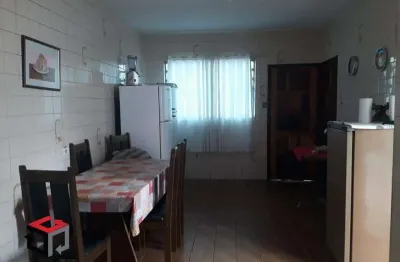 Casa térrea com 4 dormitórios - 2 banheiros - 6 vagas - 270m²