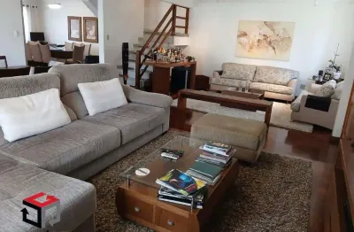 Sobrado á venda com 356 m² em condomínio fechado no brooklin paulista.