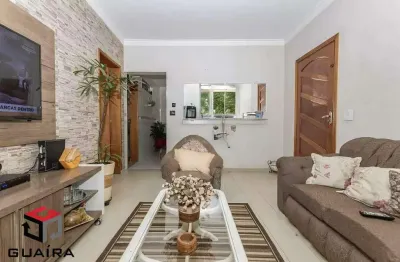 Sobrado com 193 metros, 3 vagas de garagem 3 quartos, churrasqueira,