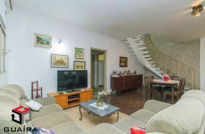 Casa com excelente metragem 313m² , 4 domritorios e 4 vagas em Mirandopolis