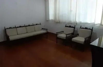 More no centro de são bernardo em uma casa com 277 metros de área construída e 317 de terreno.