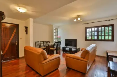 Sobrado- 133m², vila scarpelli- santo andré - sp são 3 dormitórios, 3 banheiros 2 vagas de garagem.