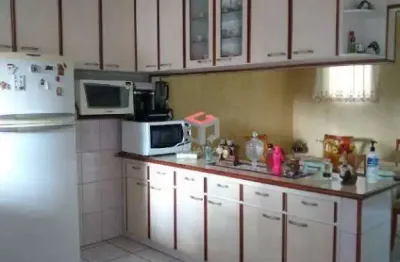 Sobrado com 289m² localizado no jardim do estádio em santo andré.