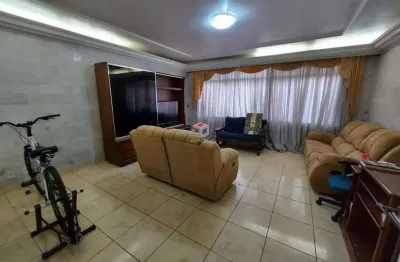Sobrado perfeito para quem procura bastante espaço em uma excelente localização!