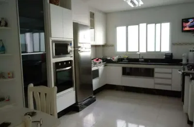 Sobrado com 244 m² localizado no bairro campestre em santo andré/sp.