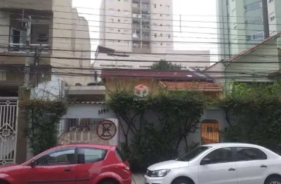 Terreno com 500 m² com casa de 235 m² localizados no bairro jardim em santo andré.